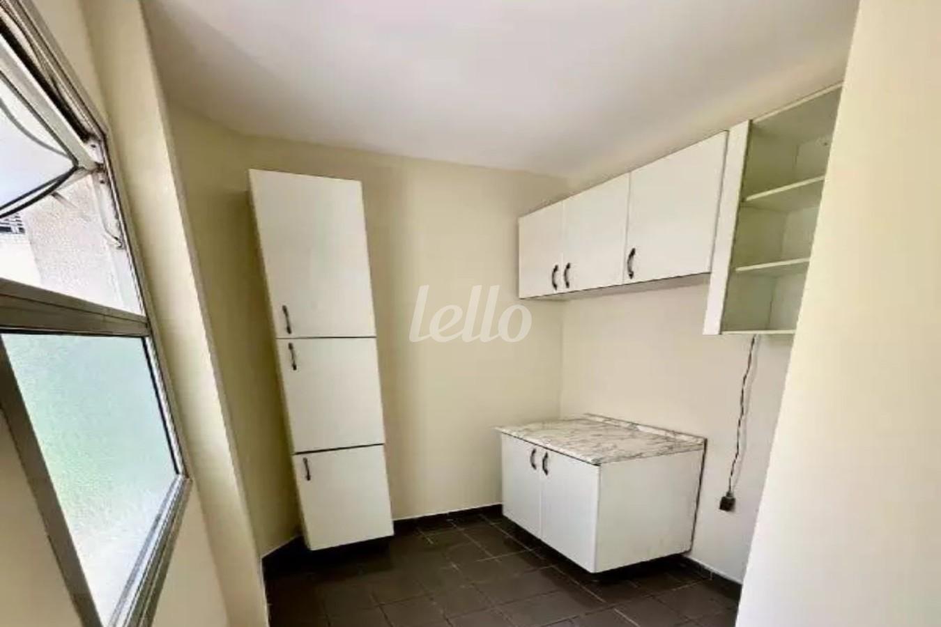 QUARTO DE SERVIÇO de Apartamento à venda, Padrão com 136 m², 4 quartos e 2 vagas em Vila Clementino - São Paulo