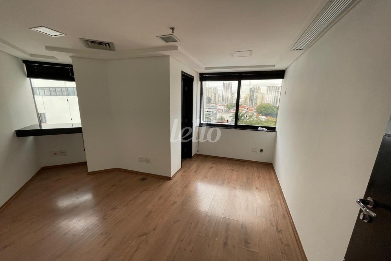 SALA de Sala / Conjunto para alugar, Padrão com 87 m², e 2 vagas em Cidade Mãe do Céu - São Paulo