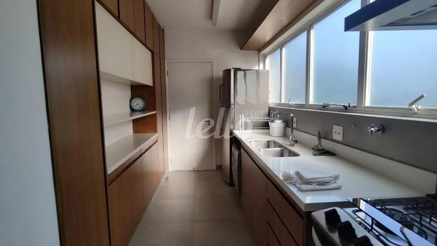 COZINHA de Apartamento para alugar, Padrão com 200 m², 3 quartos e 2 vagas em Alto de Pinheiros - São Paulo