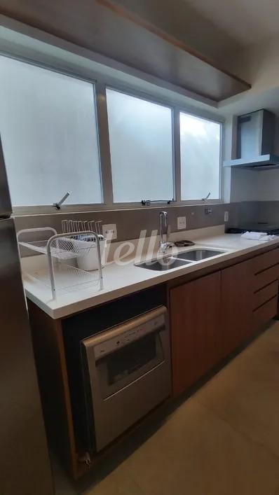 COZINHA de Apartamento para alugar, Padrão com 200 m², 3 quartos e 2 vagas em Alto de Pinheiros - São Paulo