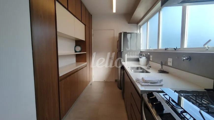 COZINHA de Apartamento para alugar, Padrão com 200 m², 3 quartos e 2 vagas em Alto de Pinheiros - São Paulo