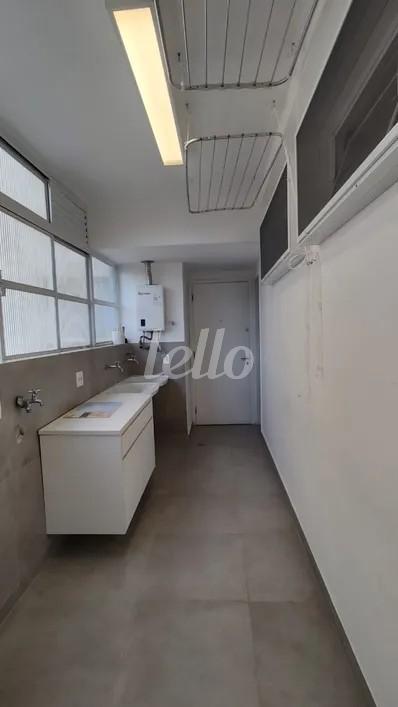 AREA DE SERVIÇO de Apartamento para alugar, Padrão com 200 m², 3 quartos e 2 vagas em Alto de Pinheiros - São Paulo