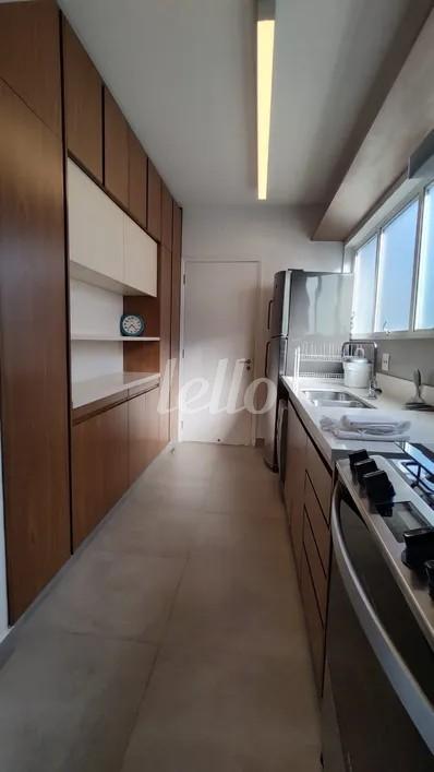 COZINHA de Apartamento para alugar, Padrão com 200 m², 3 quartos e 2 vagas em Alto de Pinheiros - São Paulo