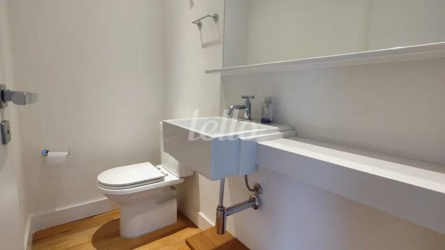 LAVABO de Apartamento para alugar, Padrão com 200 m², 3 quartos e 2 vagas em Alto de Pinheiros - São Paulo