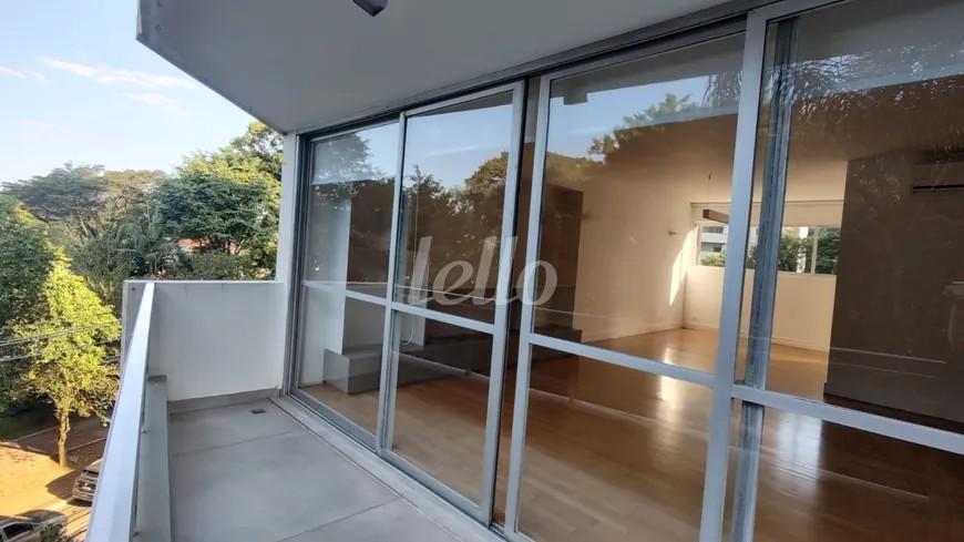 VARANDA de Apartamento para alugar, Padrão com 200 m², 3 quartos e 2 vagas em Alto de Pinheiros - São Paulo