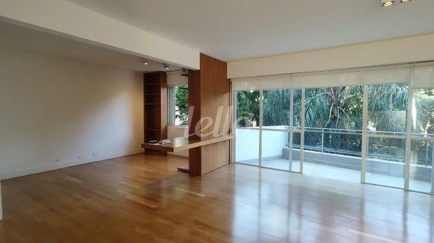 SALA de Apartamento para alugar, Padrão com 200 m², 3 quartos e 2 vagas em Alto de Pinheiros - São Paulo