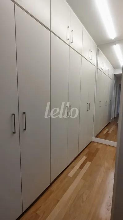 CLOSET de Apartamento para alugar, Padrão com 200 m², 3 quartos e 2 vagas em Alto de Pinheiros - São Paulo