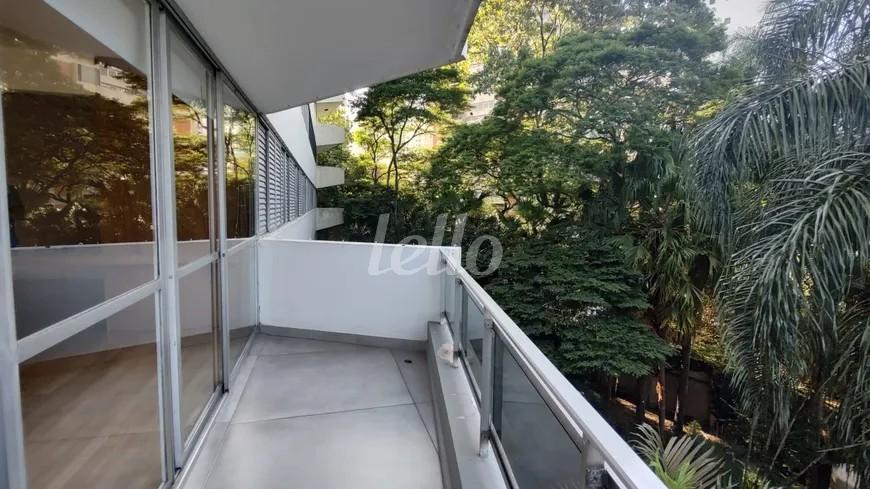 VARANDA de Apartamento para alugar, Padrão com 200 m², 3 quartos e 2 vagas em Alto de Pinheiros - São Paulo