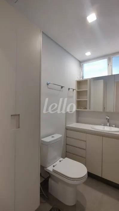 BANHEIRO SUITE de Apartamento para alugar, Padrão com 200 m², 3 quartos e 2 vagas em Alto de Pinheiros - São Paulo