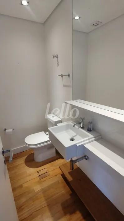 LAVABO de Apartamento para alugar, Padrão com 200 m², 3 quartos e 2 vagas em Alto de Pinheiros - São Paulo