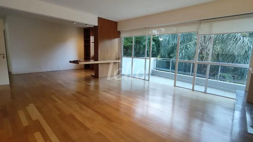 SALA de Apartamento para alugar, Padrão com 200 m², 3 quartos e 2 vagas em Alto de Pinheiros - São Paulo