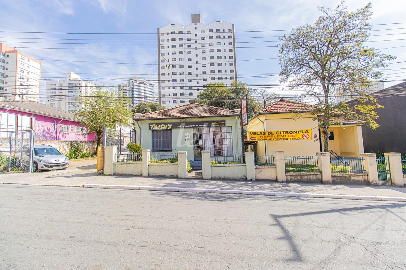 FACHADA de Área / Terreno para alugar, Padrão com 840 m², e em Centro - Santo André