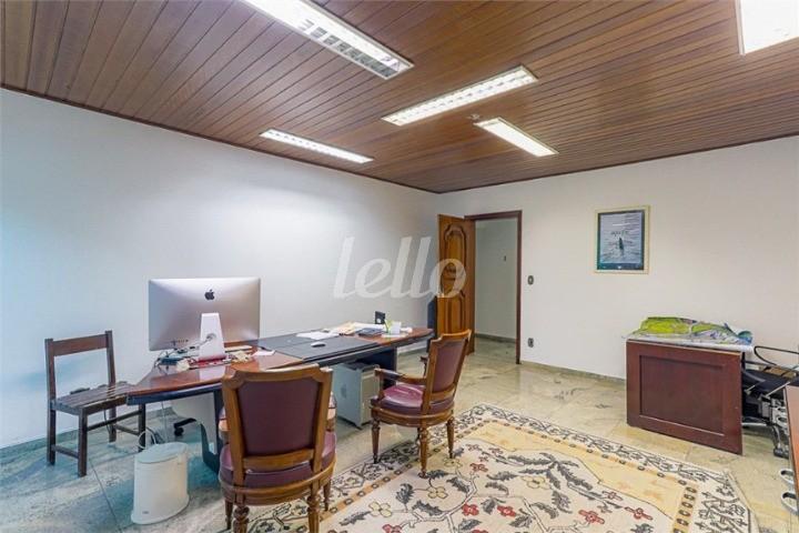 SALA de Prédio Comercial para alugar, Monousuário com 12000 m², e 17 vagas em Jardim Everest - São Paulo