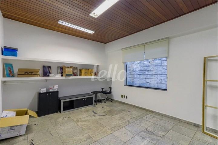 SALA de Prédio Comercial para alugar, Monousuário com 12000 m², e 17 vagas em Jardim Everest - São Paulo