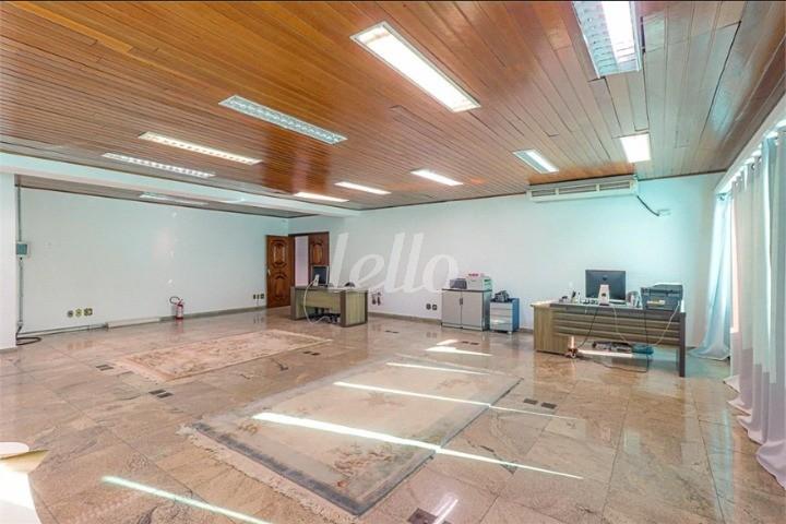 SALA de Prédio Comercial para alugar, Monousuário com 12000 m², e 17 vagas em Jardim Everest - São Paulo