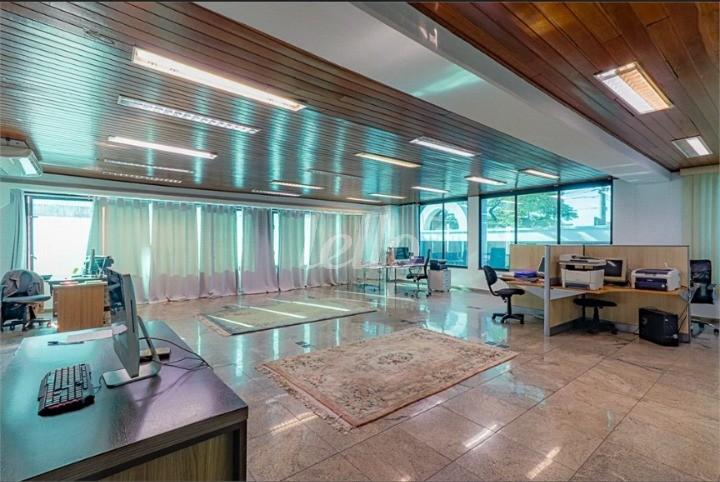 SALA de Prédio Comercial para alugar, Monousuário com 12000 m², e 17 vagas em Jardim Everest - São Paulo