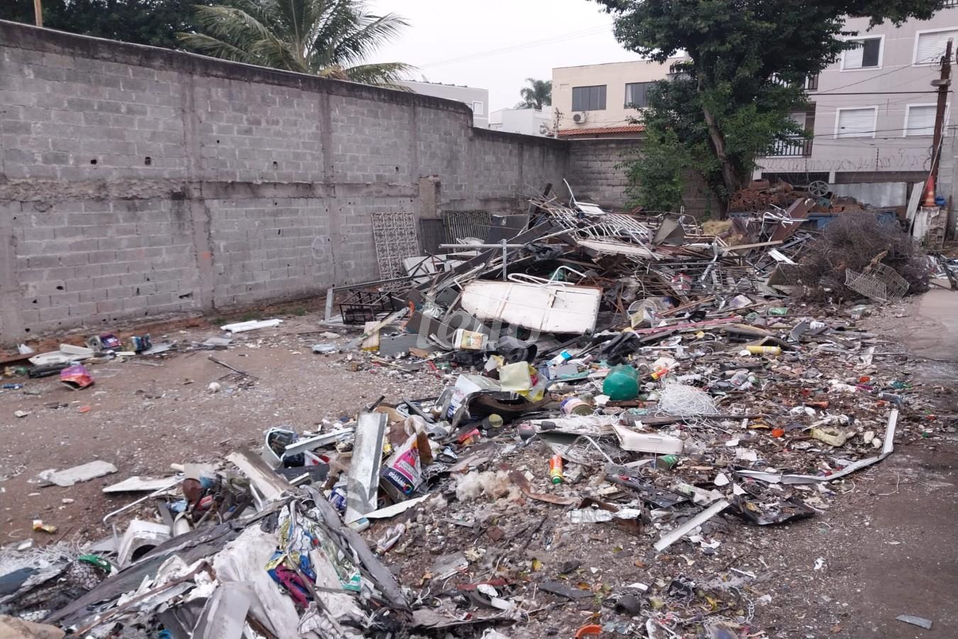 TERRENO de Área / Terreno à venda, Padrão com 1500 m², e em Jaçanã - São Paulo