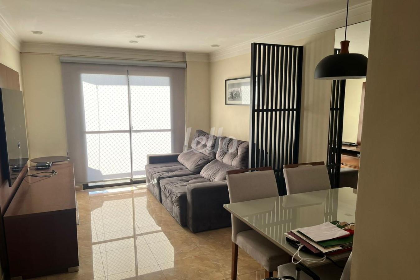 SALA de Apartamento à venda, Padrão com 75 m², 2 quartos e 2 vagas em Vila Oratório - São Paulo