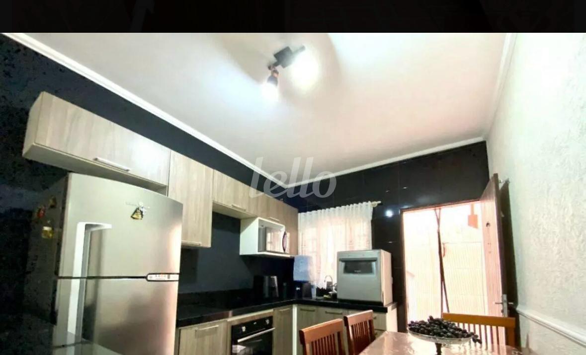 COZINHA TÉRREO de Casa à venda, sobrado com 200 m², 5 quartos e 2 vagas em Vila Tolstoi - São Paulo