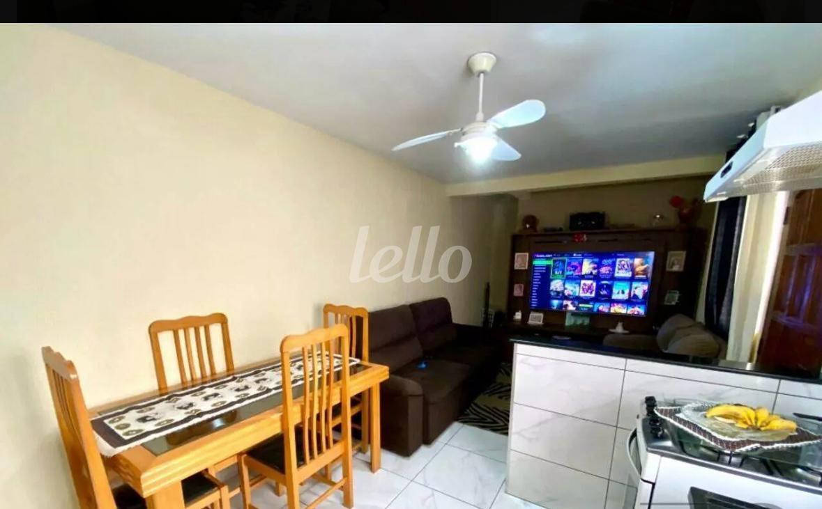 SALA/COZINHA DE CIMA de Casa à venda, sobrado com 200 m², 5 quartos e 2 vagas em Vila Tolstoi - São Paulo