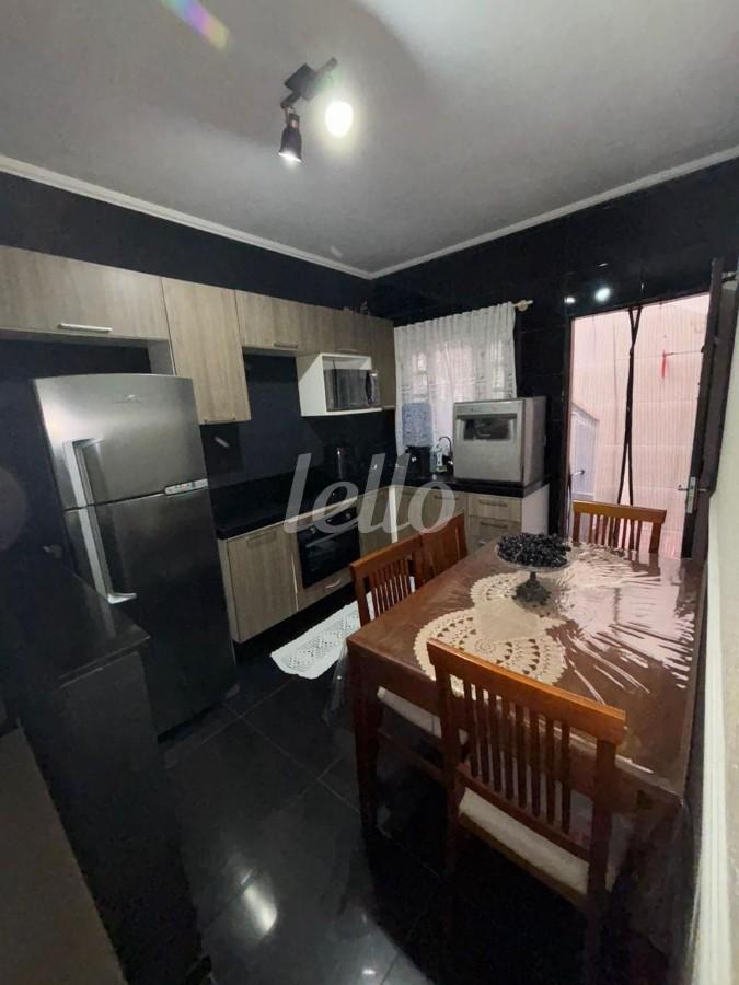 COZINHA TÉRREA de Casa à venda, sobrado com 200 m², 5 quartos e 2 vagas em Vila Tolstoi - São Paulo