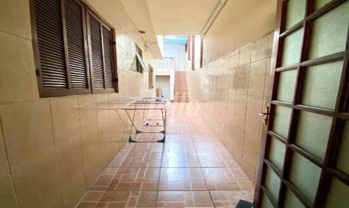 TERRAÇO TÉRREO de Casa à venda, sobrado com 200 m², 5 quartos e 2 vagas em Vila Tolstoi - São Paulo