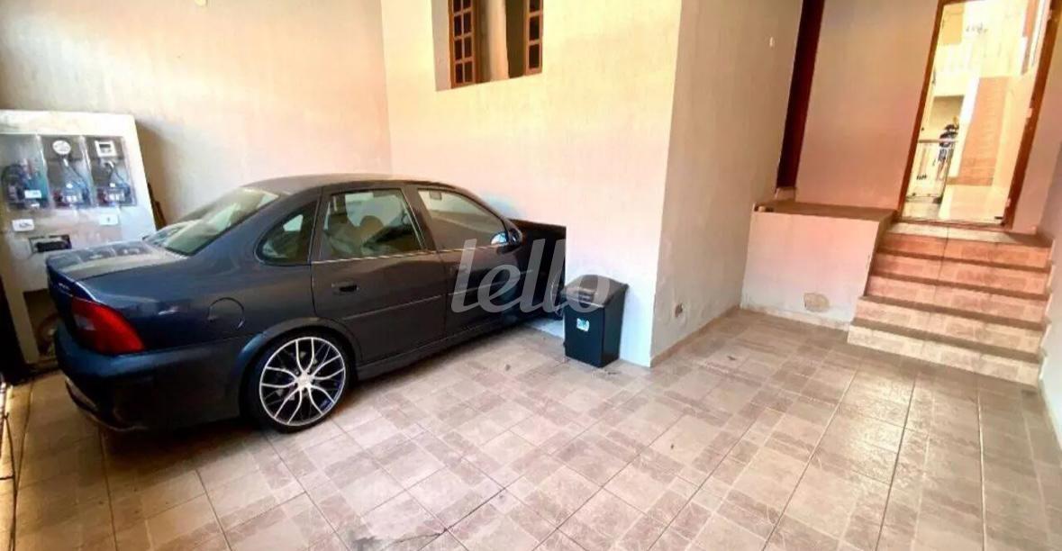 GARAGEM de Casa à venda, sobrado com 200 m², 5 quartos e 2 vagas em Vila Tolstoi - São Paulo