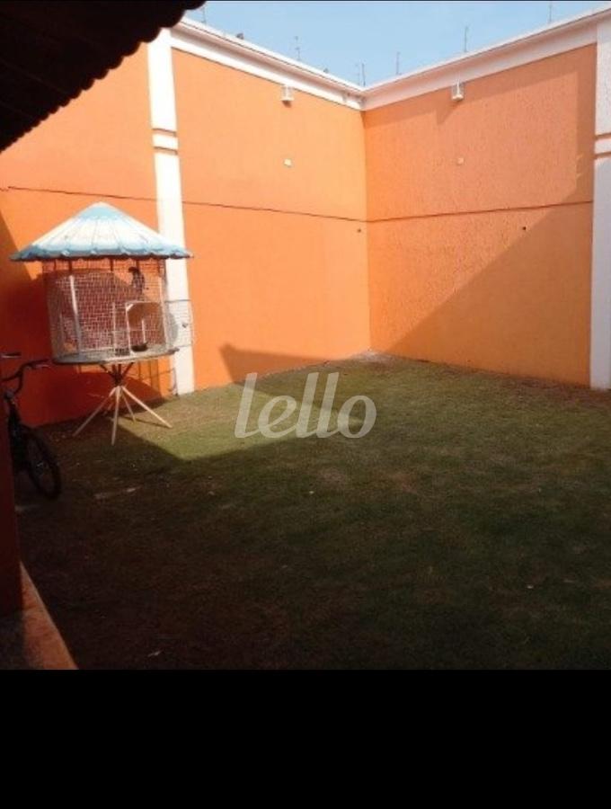 AREA de Casa à venda, térrea com 300 m², 3 quartos e 8 vagas em Vila Oratório - São Paulo