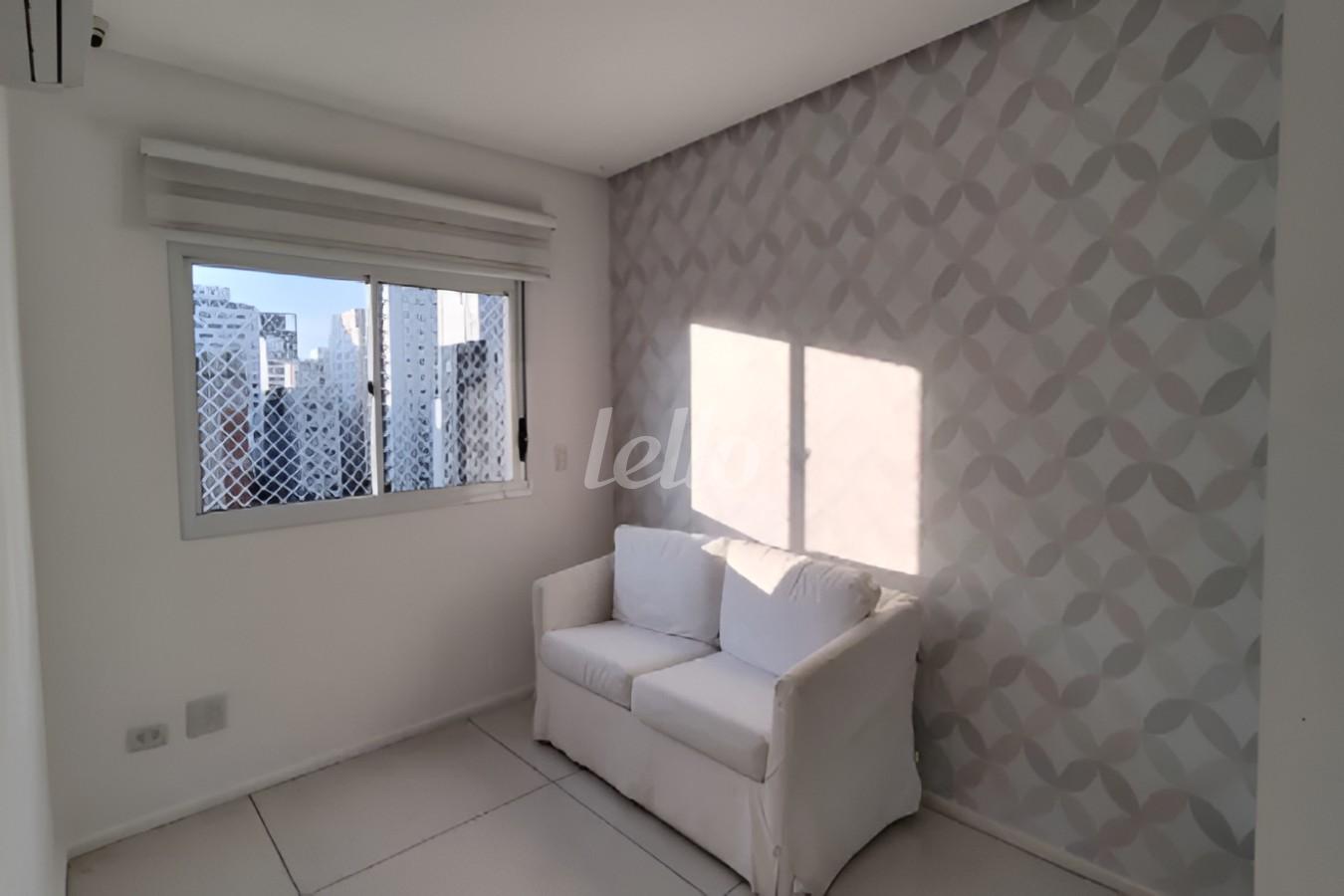 DORMITÓRIO de Apartamento para alugar, Padrão com 131 m², 2 quartos e 2 vagas em Itaim Bibi - São Paulo