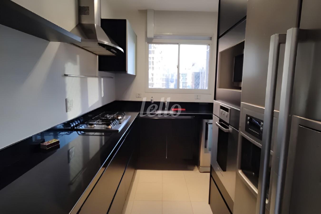 COZINHA de Apartamento para alugar, Padrão com 131 m², 2 quartos e 2 vagas em Itaim Bibi - São Paulo