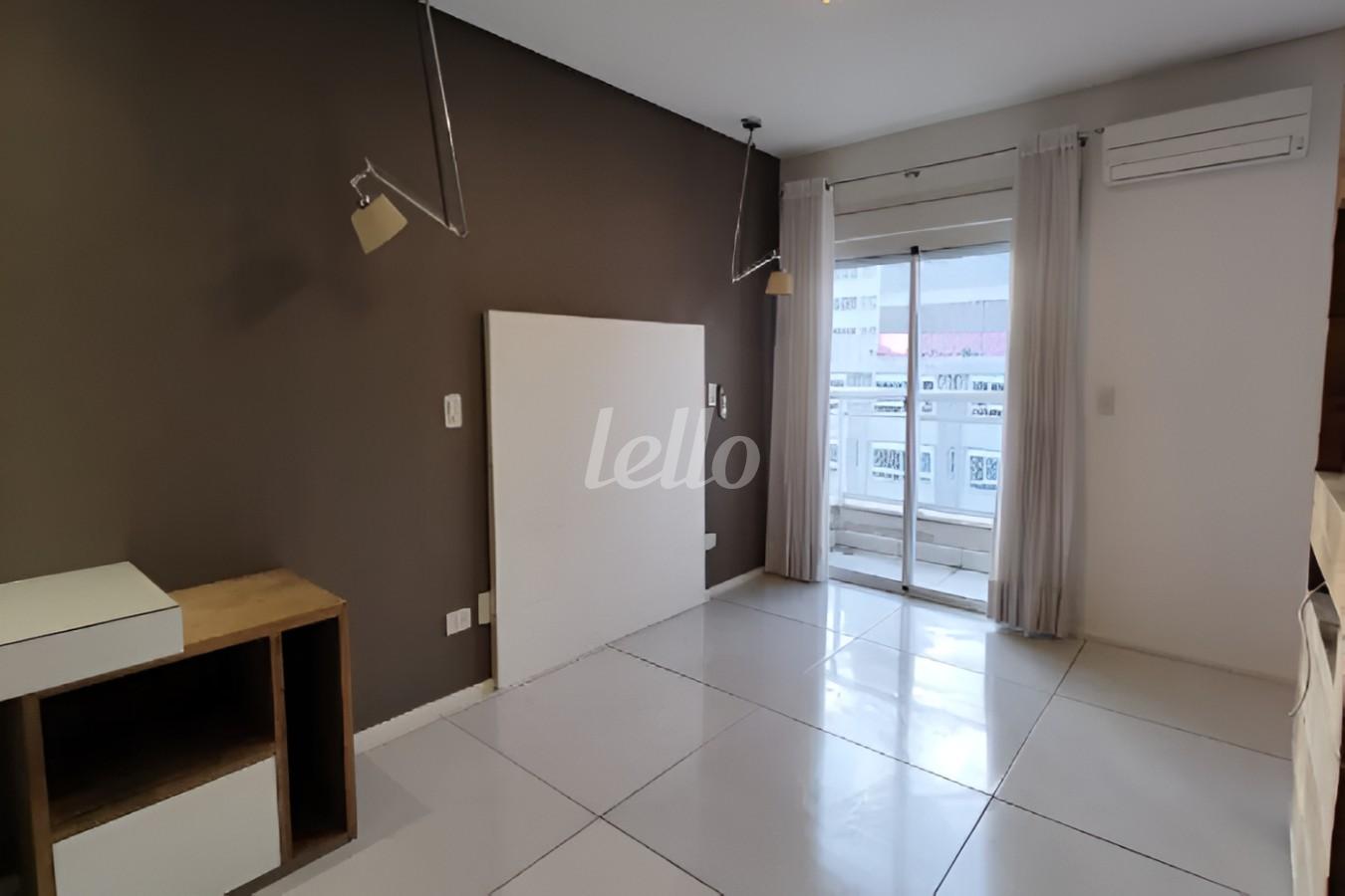 SALA de Apartamento para alugar, Padrão com 131 m², 2 quartos e 2 vagas em Itaim Bibi - São Paulo