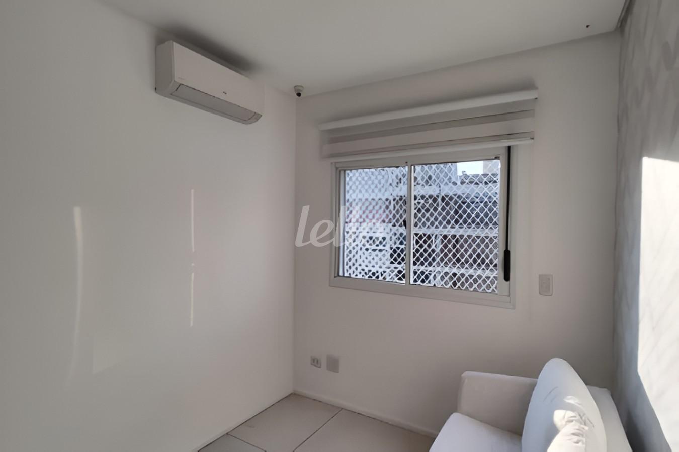 DORMITÓRIO de Apartamento para alugar, Padrão com 131 m², 2 quartos e 2 vagas em Itaim Bibi - São Paulo