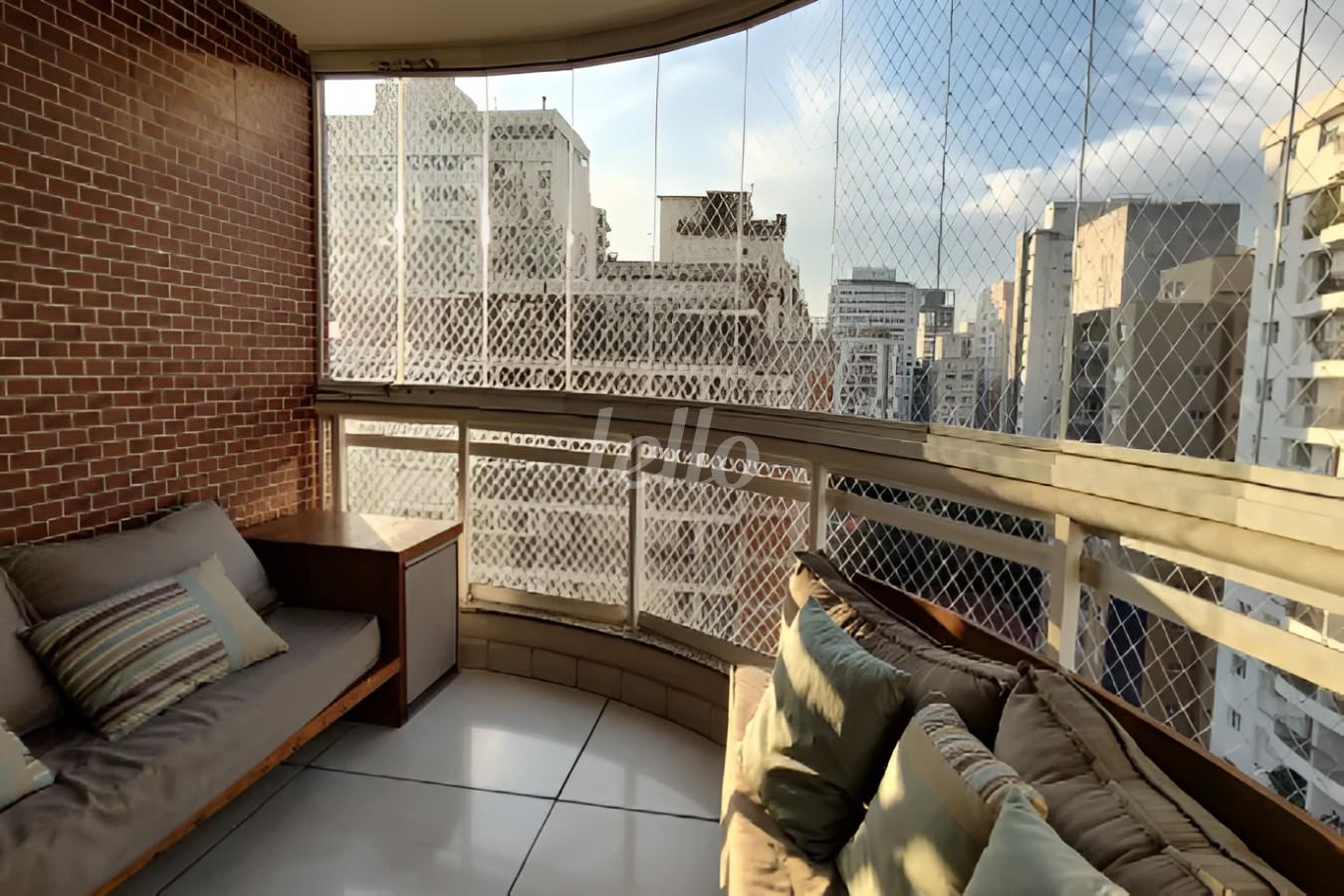 VARANDA de Apartamento para alugar, Padrão com 131 m², 2 quartos e 2 vagas em Itaim Bibi - São Paulo