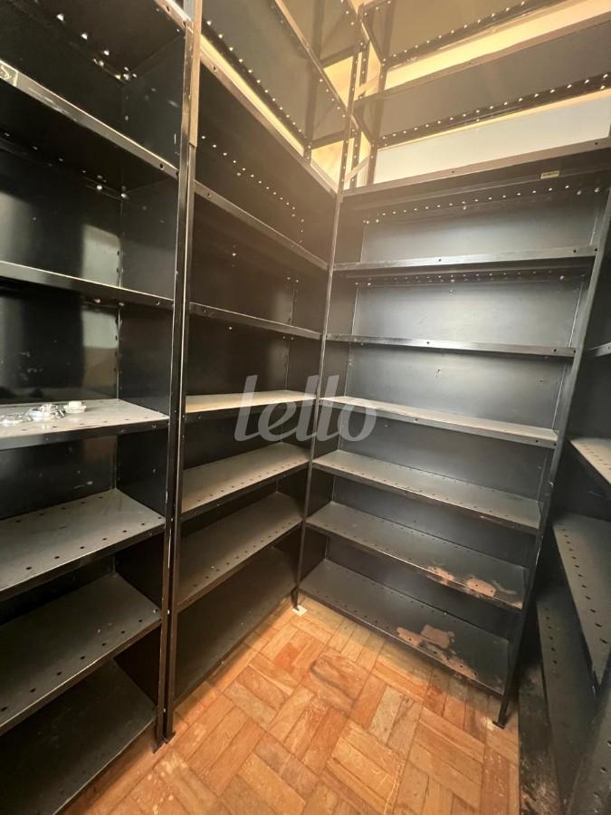 DORMITÓRIO DE SERVIÇO de Apartamento à venda, Padrão com 156 m², 3 quartos e 1 vaga em Cerqueira César - São Paulo