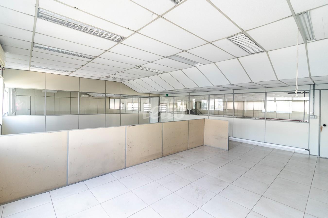 SALA 7 de Prédio Comercial para alugar, Monousuário com 1700 m², e 22 vagas em Várzea da Barra Funda - São Paulo