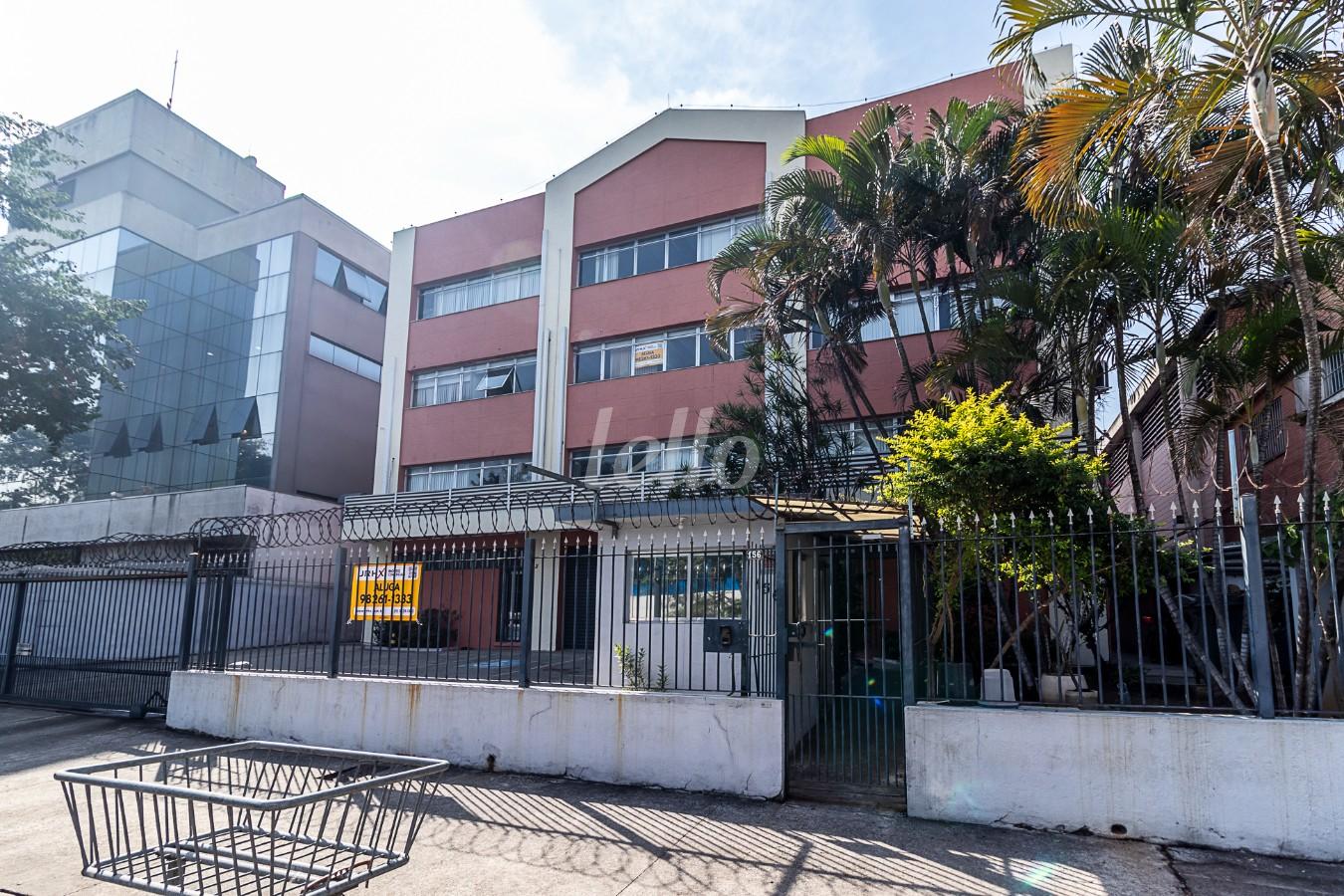 FACHADA de Prédio Comercial para alugar, Monousuário com 1700 m², e 22 vagas em Várzea da Barra Funda - São Paulo