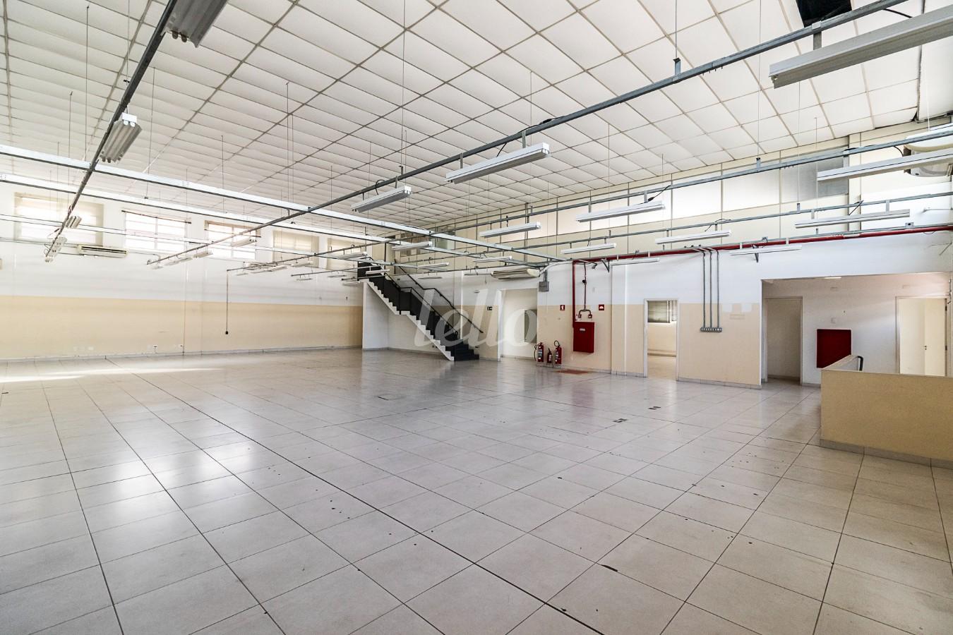 SALA 1 de Prédio Comercial para alugar, Monousuário com 1700 m², e 22 vagas em Várzea da Barra Funda - São Paulo