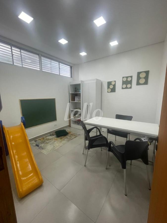 SALA ÁREA COMERCIAL de Casa à venda, sobrado com 242 m², 4 quartos e em Vila Prudente - São Paulo