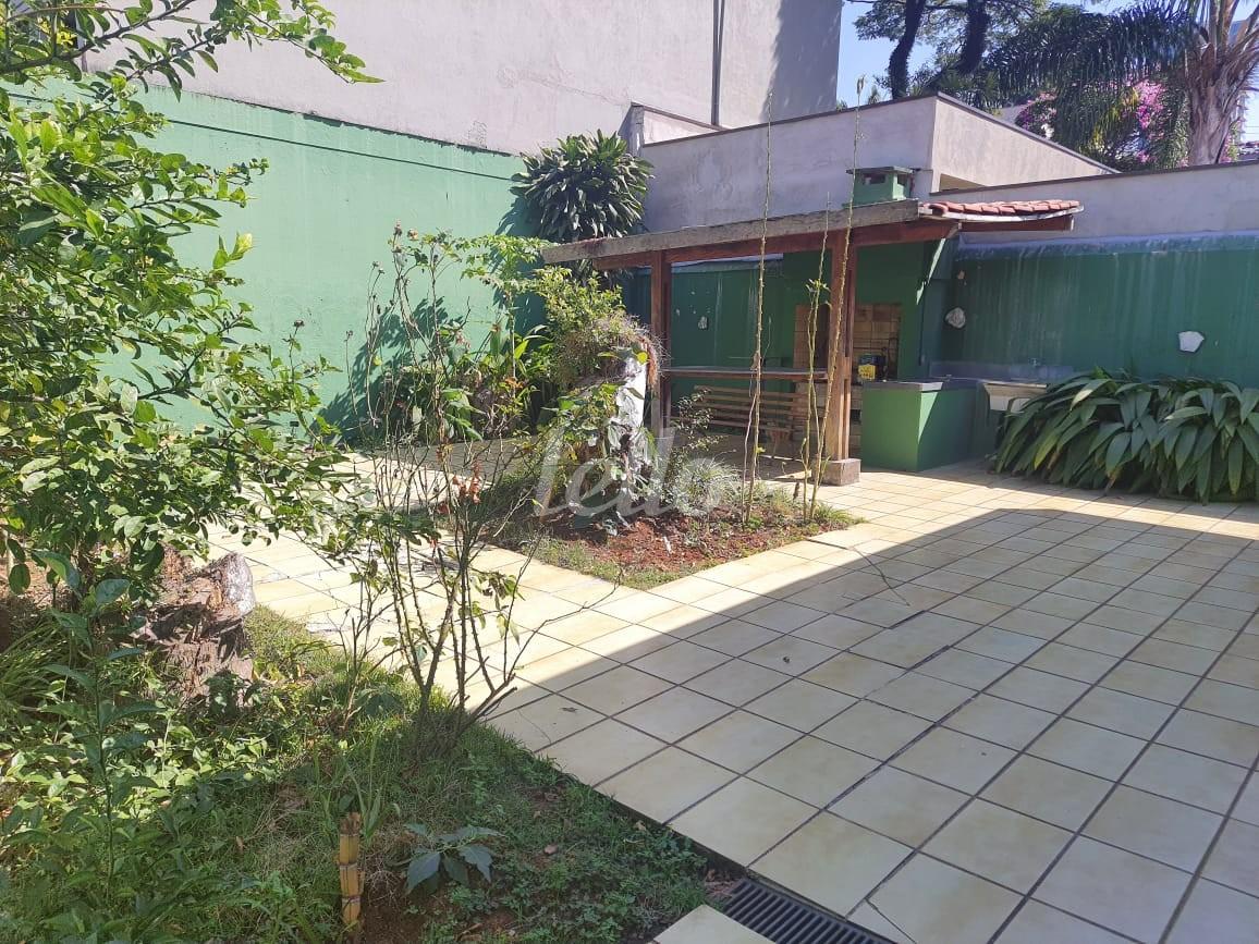 CHURRASQUEIRA de Casa à venda, térrea com 450 m², 3 quartos e 3 vagas em Campo Belo - São Paulo