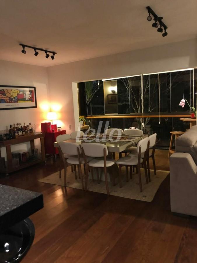 SALA de Apartamento à venda, Padrão com 125 m², 3 quartos e 2 vagas em Vila Mariana - São Paulo