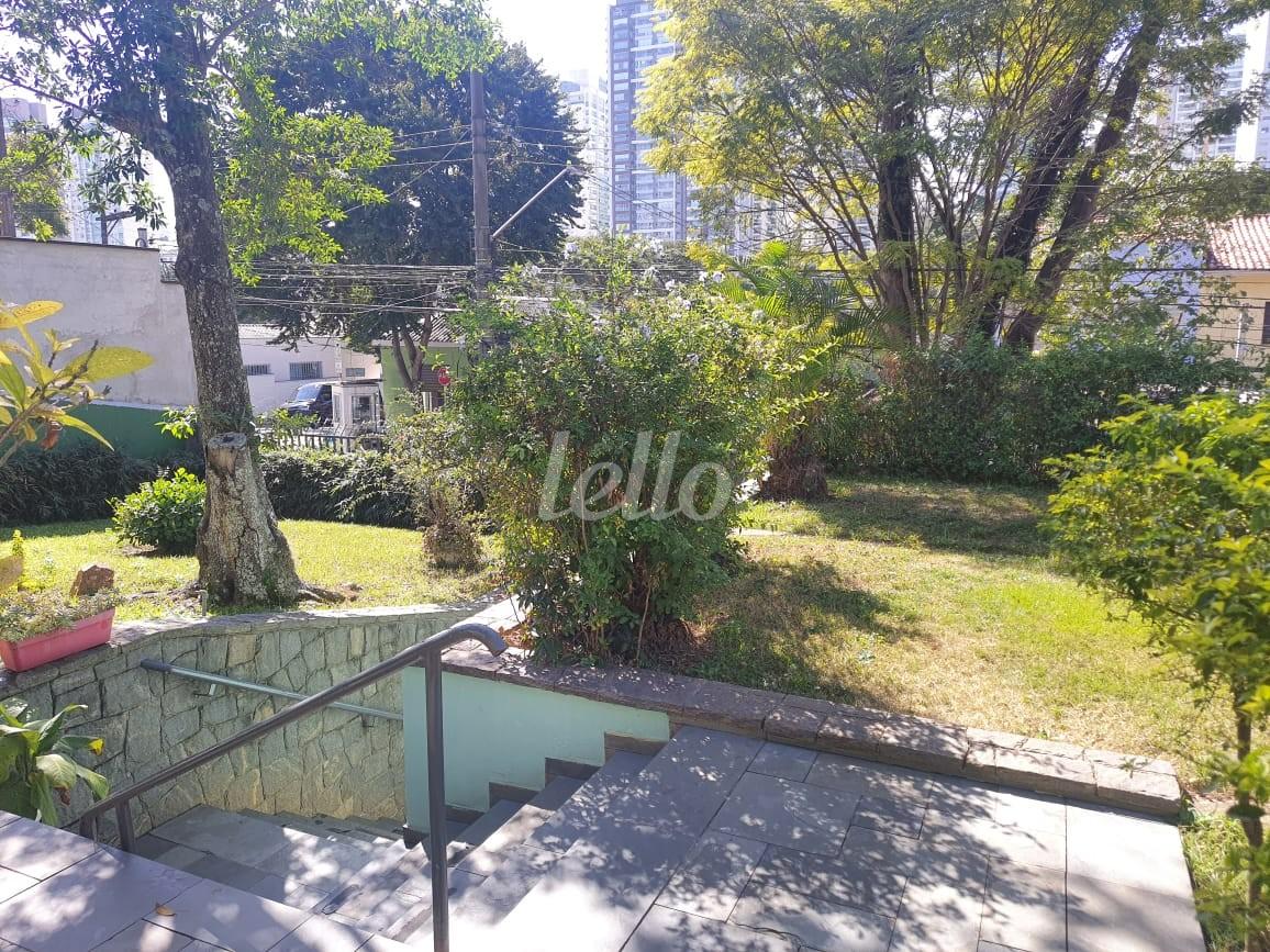 JARDIM de Casa à venda, térrea com 450 m², 3 quartos e 3 vagas em Campo Belo - São Paulo