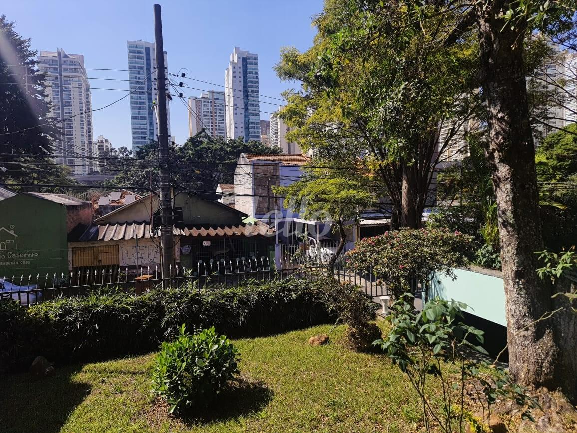 JARDIM de Casa à venda, térrea com 450 m², 3 quartos e 3 vagas em Campo Belo - São Paulo