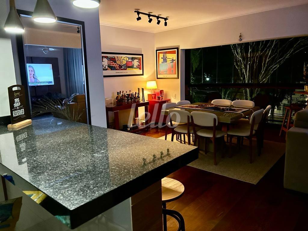 SALA de Apartamento à venda, Padrão com 125 m², 3 quartos e 2 vagas em Vila Mariana - São Paulo