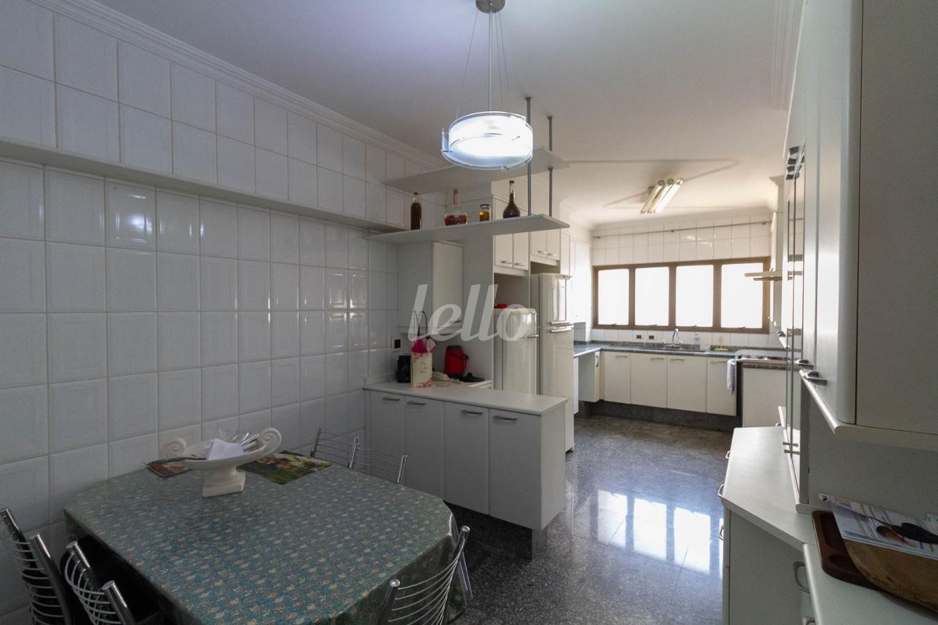 COZINHA de Apartamento à venda, Padrão com 248 m², 3 quartos e 4 vagas em Santo Antônio - São Caetano do Sul