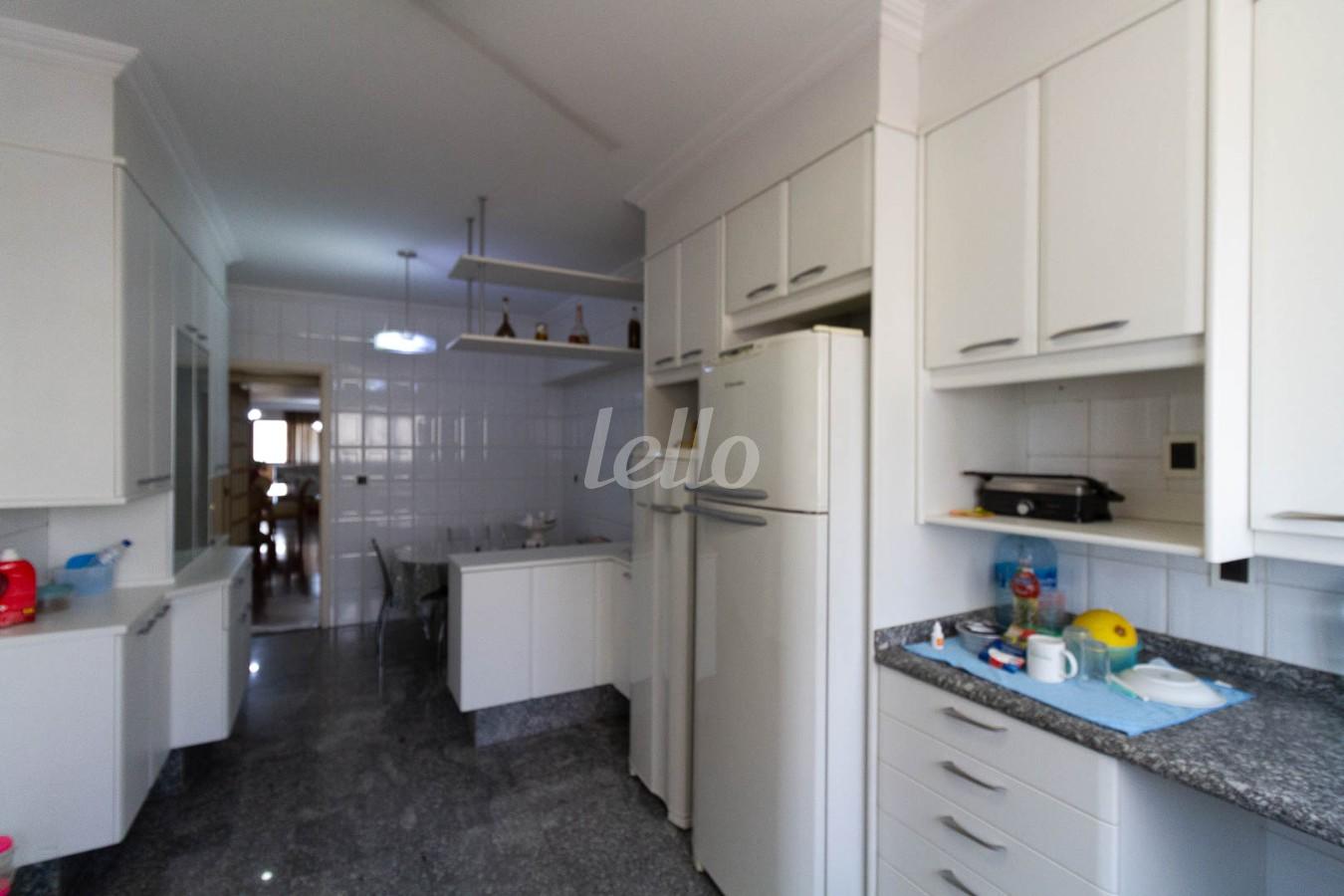 COZINHA de Apartamento à venda, Padrão com 248 m², 3 quartos e 4 vagas em Santo Antônio - São Caetano do Sul