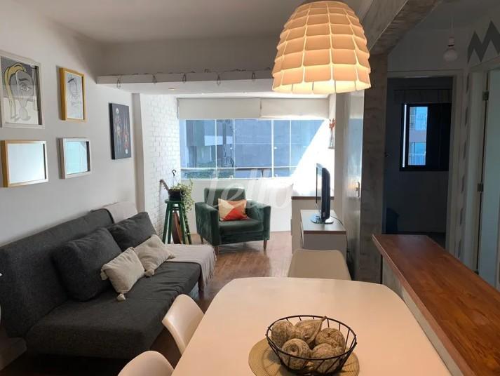 SALA de Apartamento à venda, Padrão com 55 m², 2 quartos e 2 vagas em Indianópolis - São Paulo