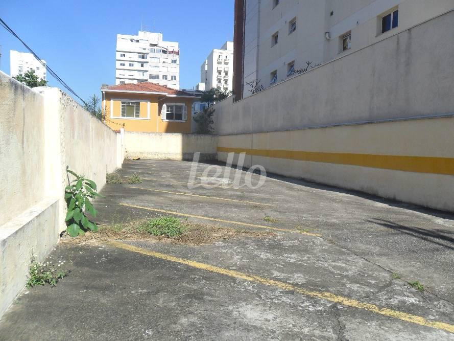 TERRENO de Área / Terreno para alugar, Padrão com 643 m², e em Pinheiros - São Paulo