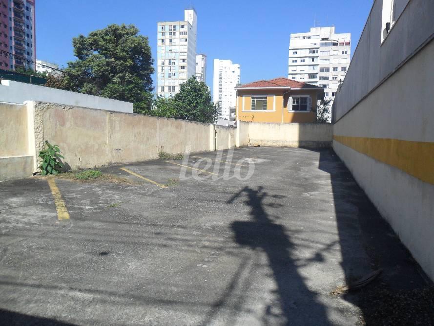 TERRENO de Área / Terreno para alugar, Padrão com 643 m², e em Pinheiros - São Paulo