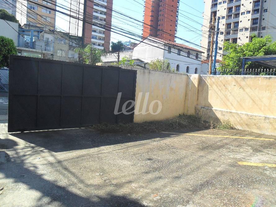 TERRENO de Área / Terreno para alugar, Padrão com 643 m², e em Pinheiros - São Paulo