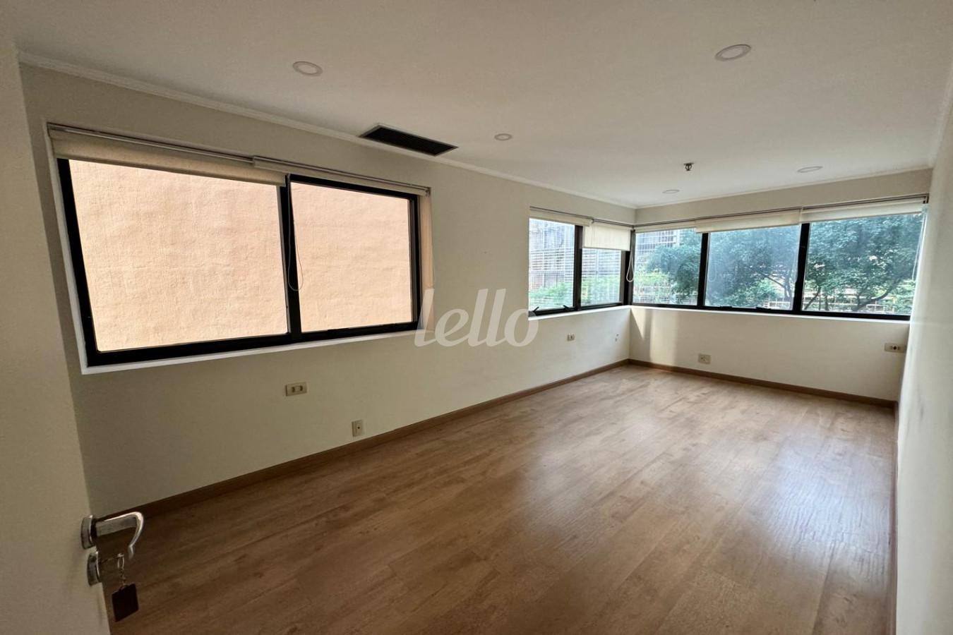 SALA de Sala / Conjunto à venda, Padrão com 54 m², e 2 vagas em Bela Vista - São Paulo